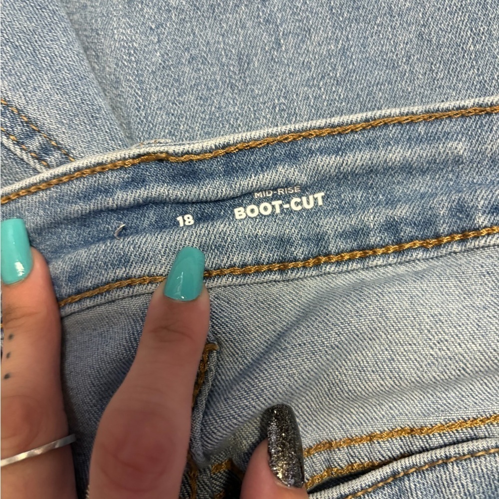 0824-37 Old Navy Mid Rise Bootcut Jeans - Picture 3 of 3